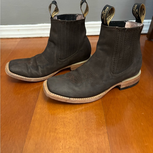 Innovation Brown leather boots - Picture 1 of 8